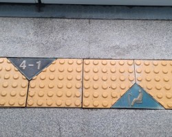 철도 장애인 점자블럭 교체 작업